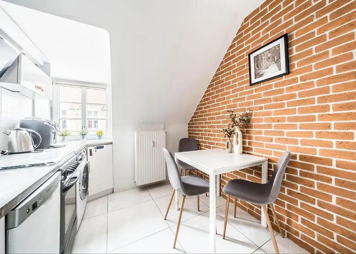 Wroniecka In Center *